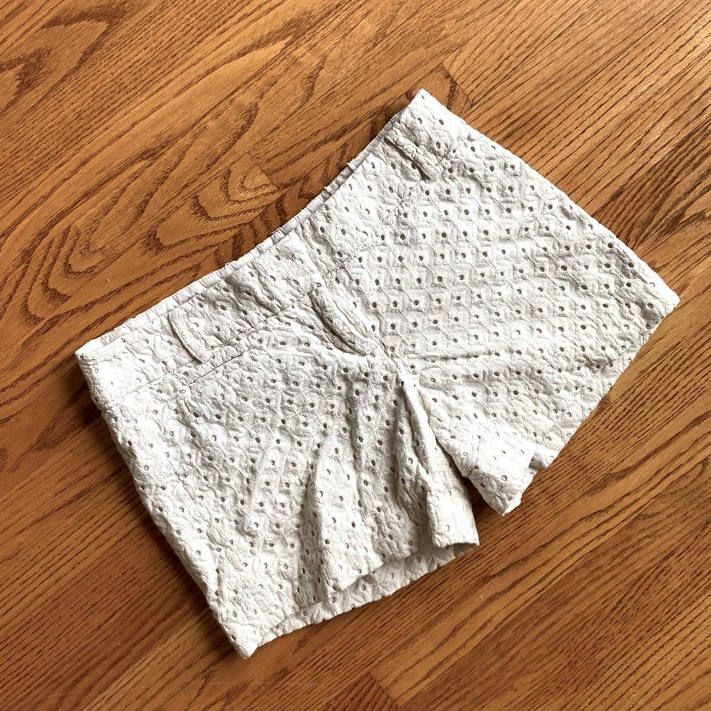 Loft Off-White/Cream Shorts - Size 0 Petite